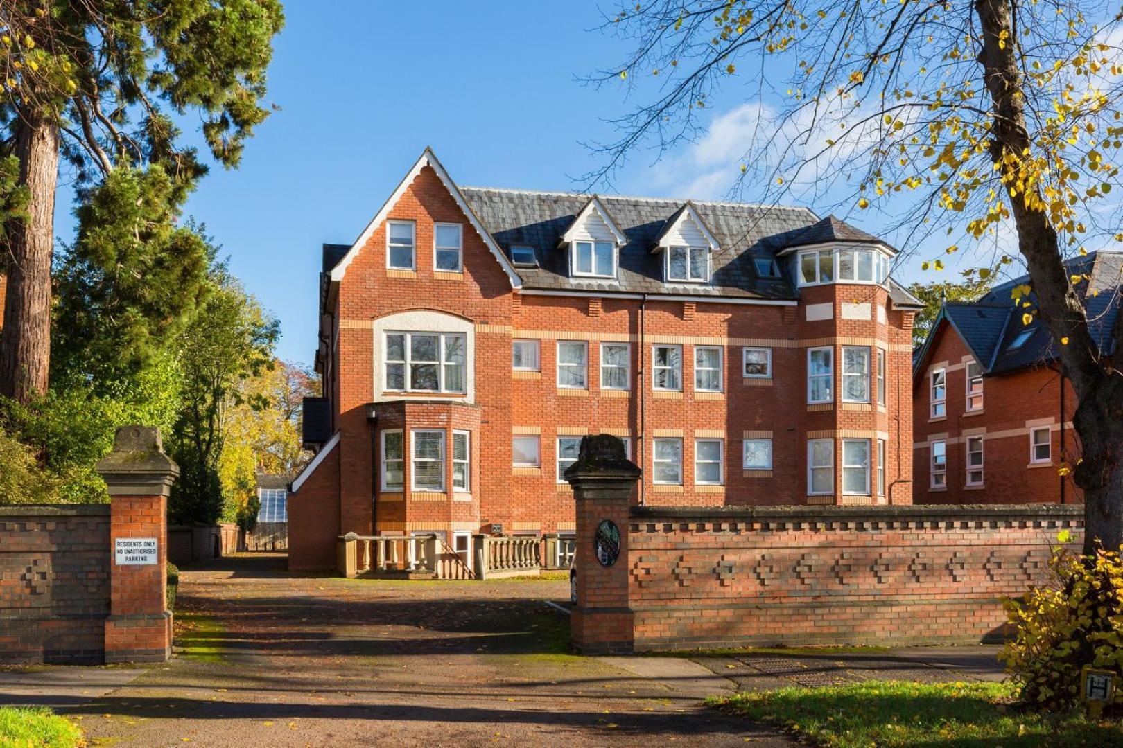Modern 2-Bedroom Apartments With Free Parking In Leamington Spa Eksteriør billede