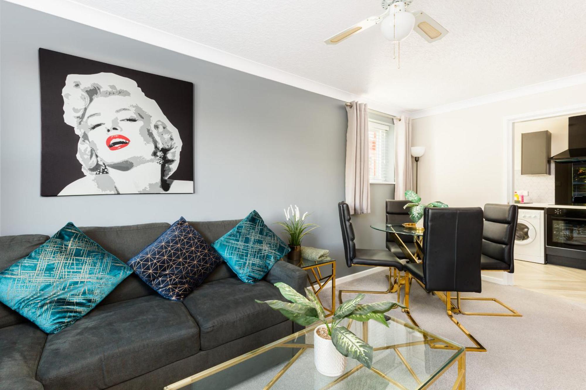 Modern 2-Bedroom Apartments With Free Parking In Leamington Spa Eksteriør billede