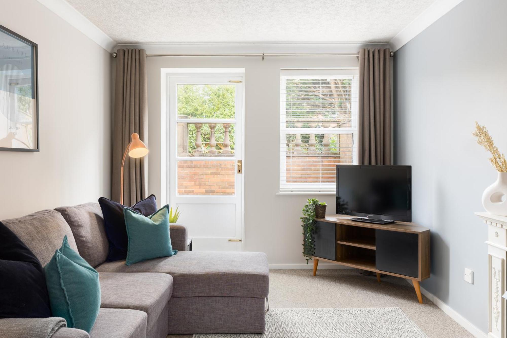 Modern 2-Bedroom Apartments With Free Parking In Leamington Spa Eksteriør billede