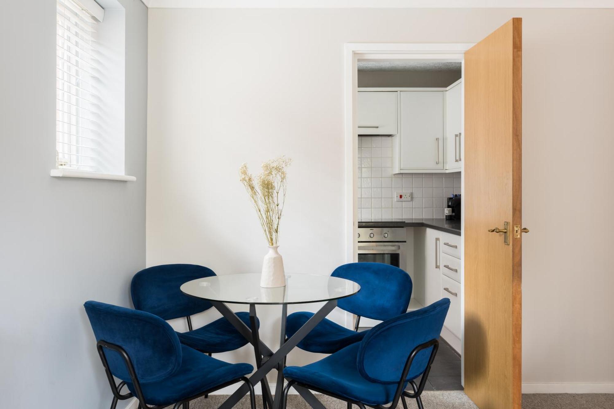 Modern 2-Bedroom Apartments With Free Parking In Leamington Spa Eksteriør billede