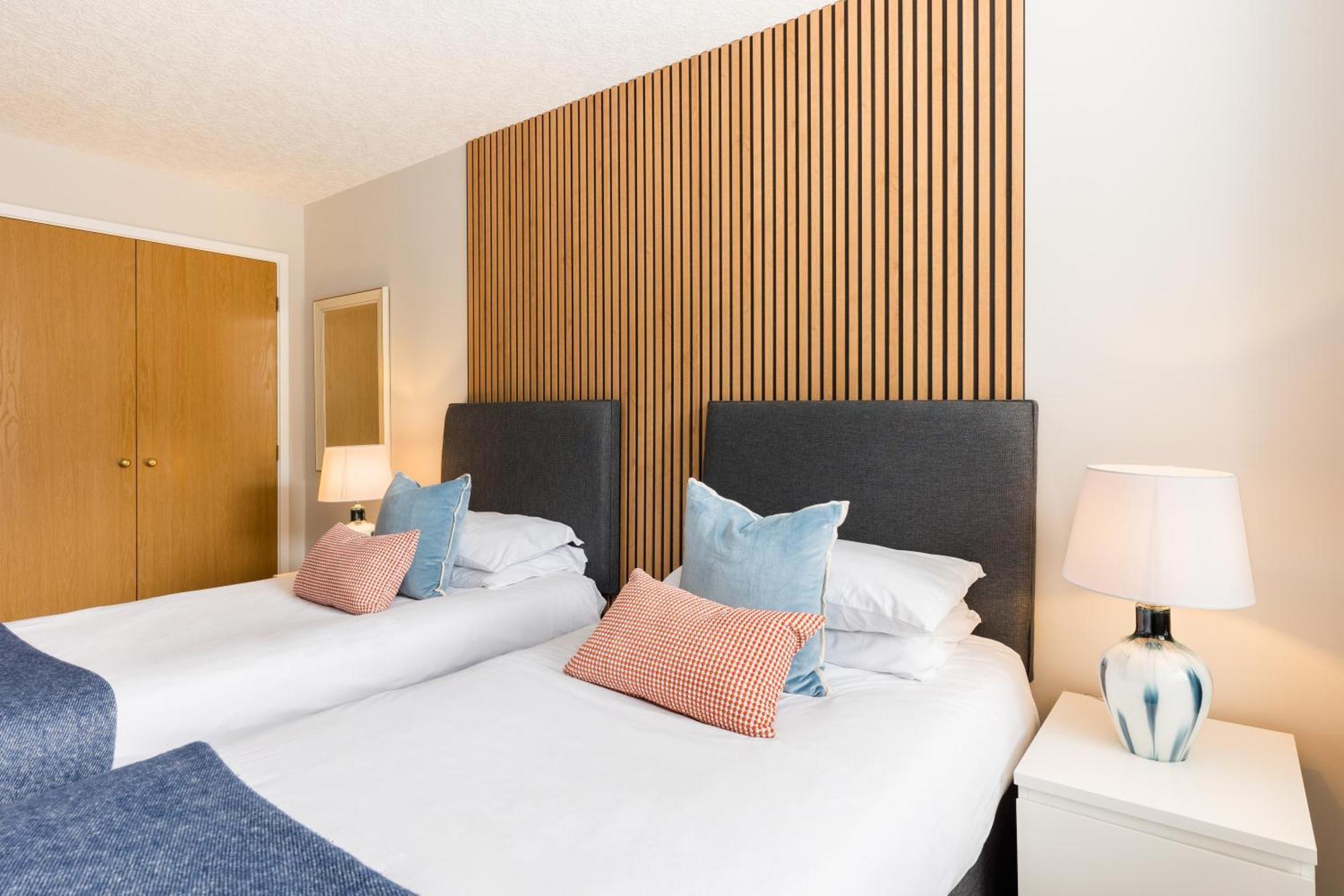 Modern 2-Bedroom Apartments With Free Parking In Leamington Spa Eksteriør billede